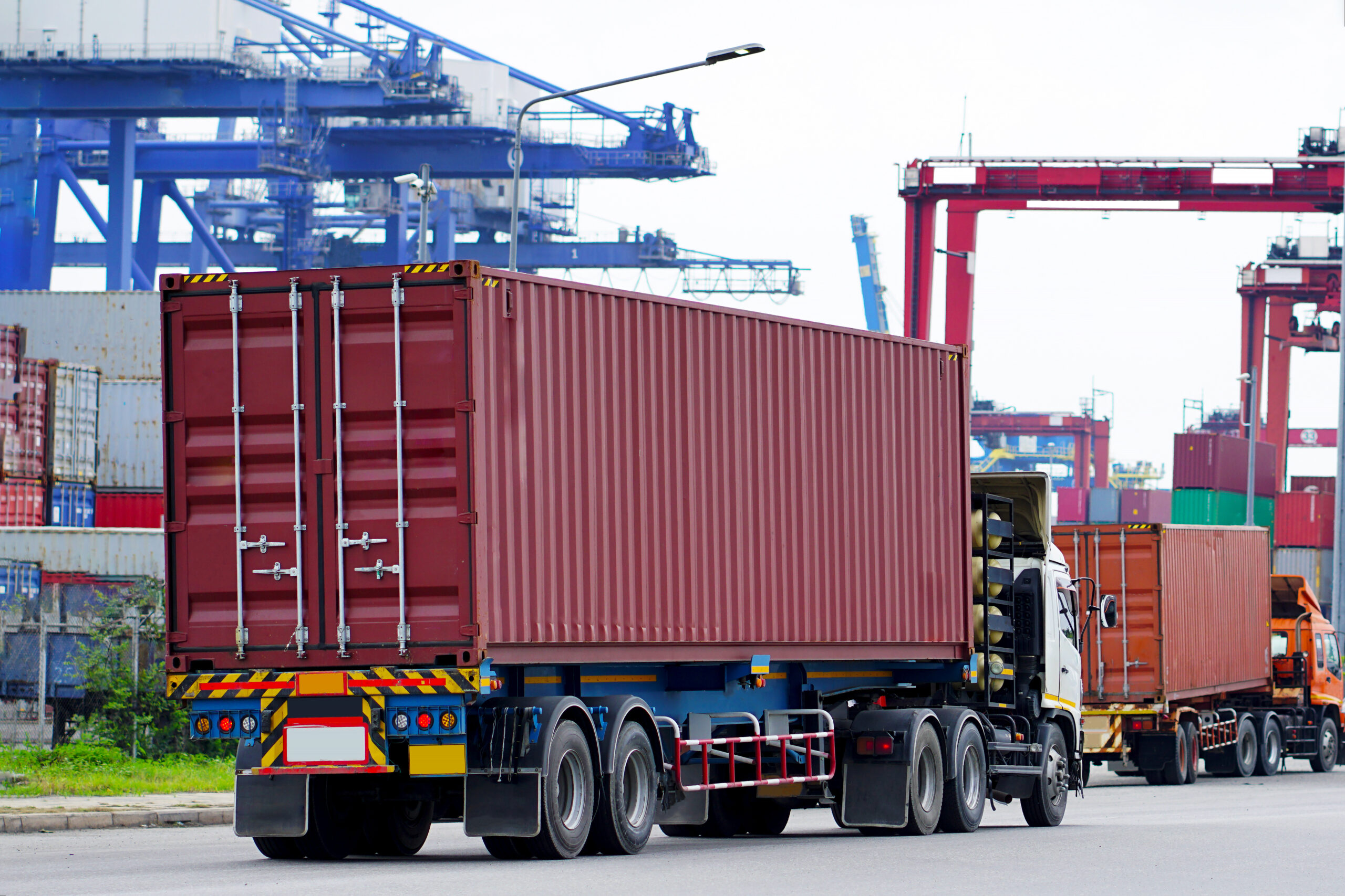 コンテナ専用トラックとは 種類 免許資格や価格を解説 中古トラック販売のステアリンク