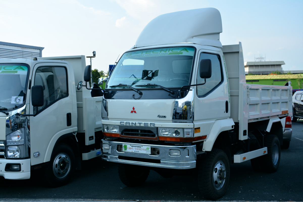 三菱ふそうキャンターの新車・中古車価格は？内装/型式についても解説