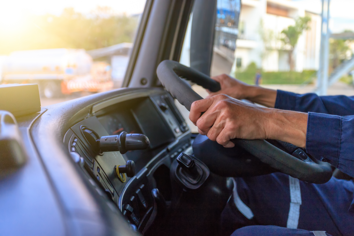 トラックドライバーの転職は未経験でもできる？ 仕事内容も紹介！