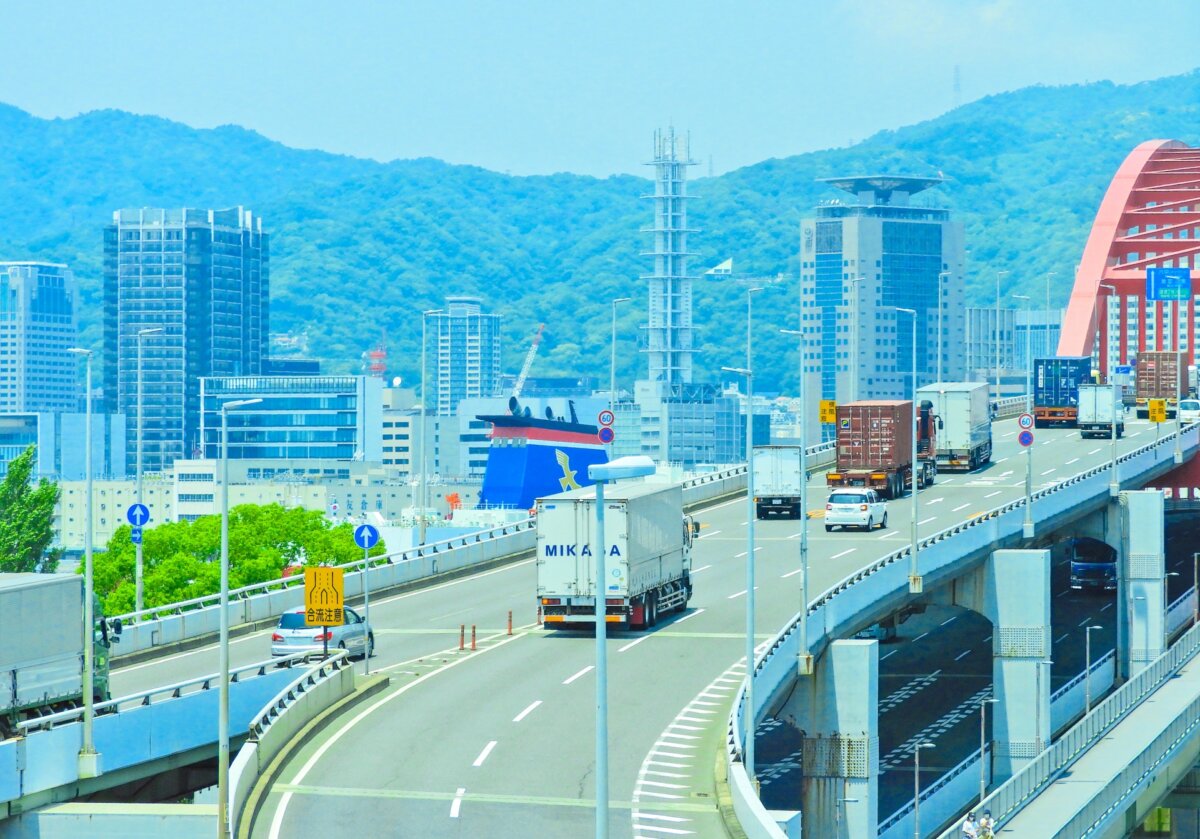 日本だけの強み！翌日配送を可能にするトラック物流の力
