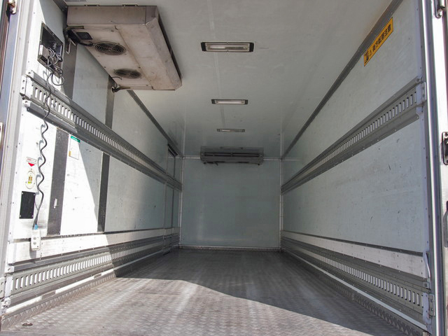 いすゞ フォワード 冷凍バン 中増t KL-FSD33K4S 年式 H16[写真08]