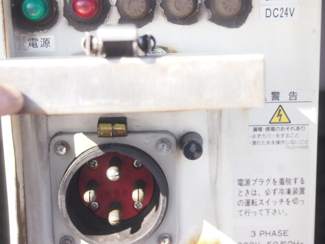 いすゞ フォワード 冷凍バン 中増t KL-FSD33K4S 年式 H16[写真09]