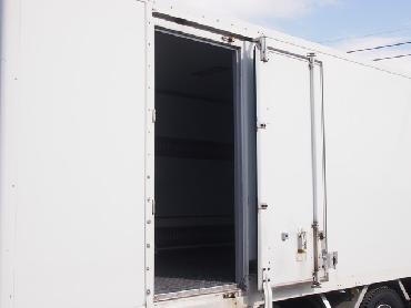 いすゞ フォワード 冷凍バン 中増t KL-FSD33K4S 年式 H16 [写真04]