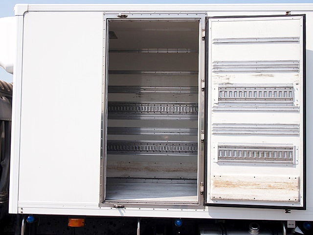 いすゞ フォワード 冷凍バン 中型 PA-FRR34L4 年式 H17[写真09]