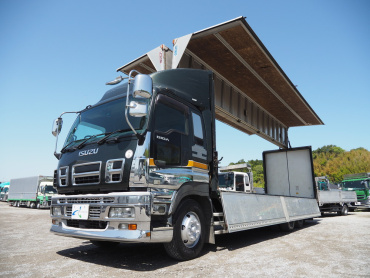 いすゞ ギガ ウイング車 大型 PKG-CYL77V8 年式 H22[写真03]
