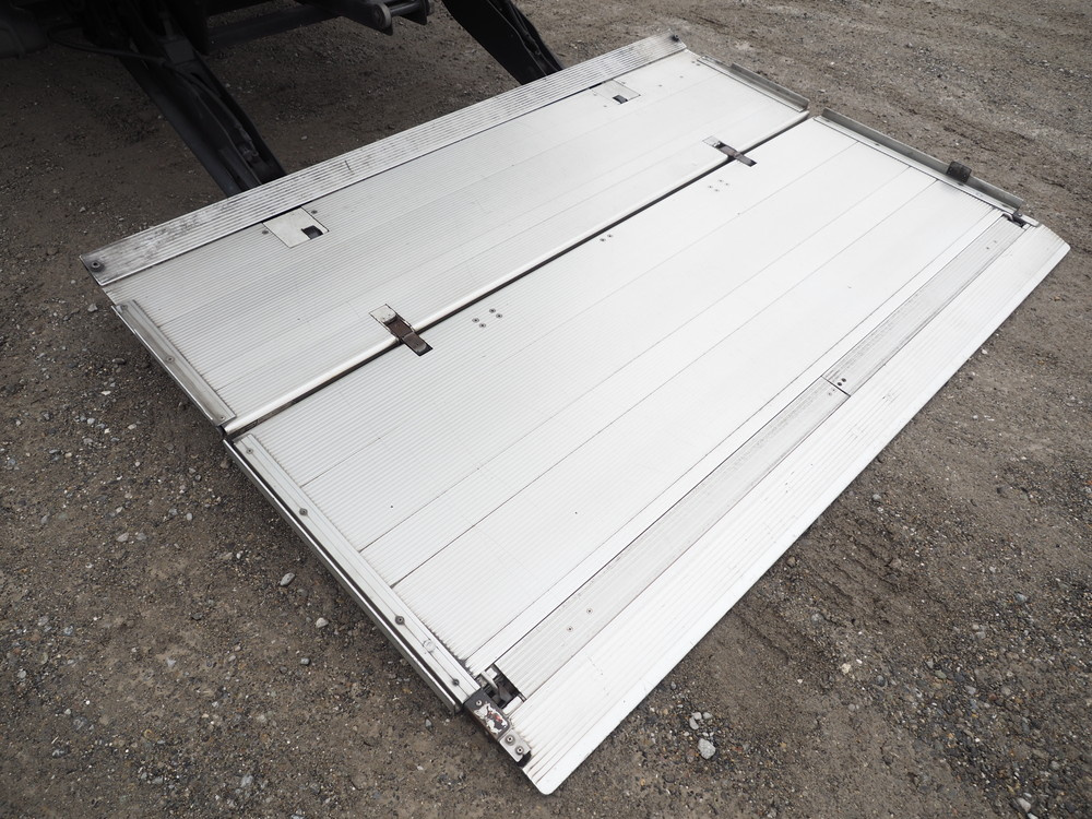 いすゞ ギガ 冷凍バン 大型 QKG-CYL77AZ 年式 H26[写真20]