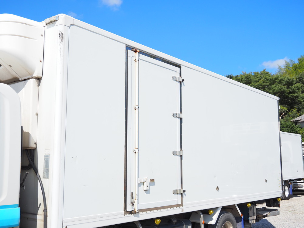 いすゞ フォワード 冷凍バン 中型 TKG-FRR90S2 年式 H25[写真08]