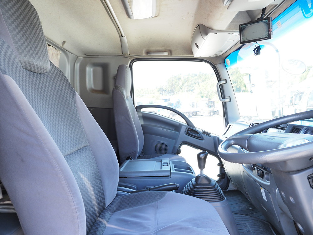 いすゞ フォワード 冷凍バン 中型 TKG-FRR90S2 年式 H25[写真17]