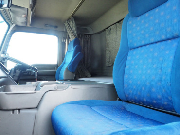 いすゞ ギガ ウイング車 大型 PDG-CYJ77W8 年式 H22[写真37]