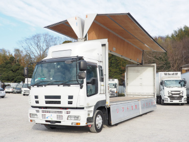 いすゞ ギガ ウイング車 大型 PDG-CYJ77W8 年式 H22[写真03]
