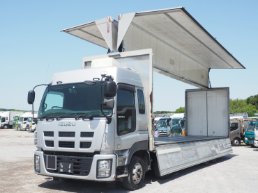 いすゞ ギガ ウイング車 大型 QKG-CYJ77A 年式 H28[写真03]