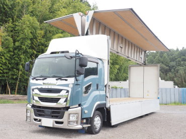 いすゞ ギガ ウイング車 大型 QPG-CYJ77B 年式 H28[写真03]