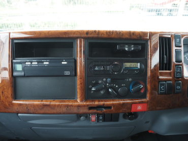 いすゞ エルフ 平ボディ 小型 TRG-NLR85AR 年式 H29[写真28]