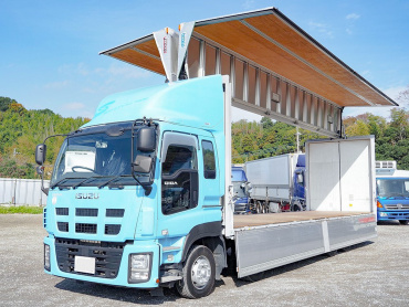 いすゞ ギガ ウイング車 大型 QKG-CYJ77A 年式 H27[写真02]