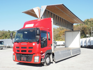 いすゞ ギガ ウイング車 大型 LKG-CYJ77A 年式 H23[写真03]