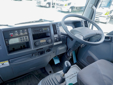 いすゞ フォワード 冷凍バン 中型 TKG-FRR90S2 年式 H28[写真25]