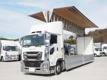 いすゞ ギガ ウイング車 大型 2PG-CYJ77CA 年式 H29[写真02]