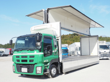 いすゞ ギガ 冷凍ウイング 大型 QKG-CYJ77A 年式 H27[写真02]