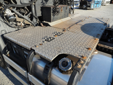 日野 プロフィア トラクタ 大型 QPG-SH1EDDG 年式 H27[写真15]