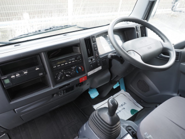 いすゞ エルフ バン車 小型 TKG-NMR85AN 年式 H26[写真24]