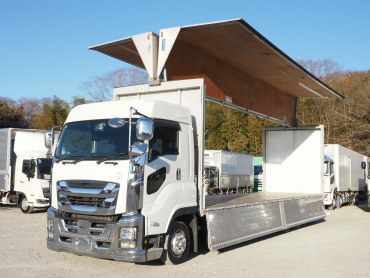 いすゞ ギガ ウイング車 大型 QKG-CYJ77B 年式 H28[写真02]