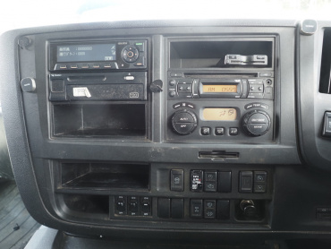 いすゞ ギガ 平ボディ 大型 QKG-CYJ77B 年式 H28[写真27]