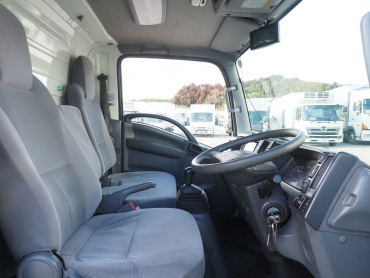 いすゞ エルフ バン車 小型 TRG-NLR85AN 年式 H29[写真18]