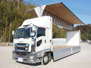いすゞ ギガ ウイング車 大型 QKG-CYJ77B 年式 H29[写真02]