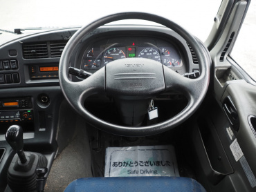 いすゞ ギガ ウイング車 大型 QKG-CYJ77A 年式 H28[写真25]