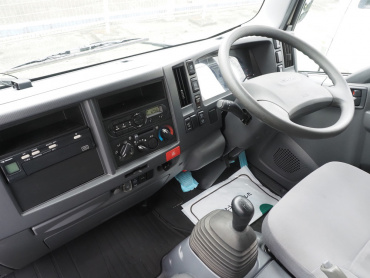 いすゞ エルフ バン車 小型 TPG-NLR85A 年式 H27[写真22]