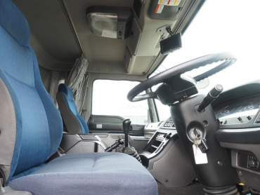 いすゞ ギガ ウイング車 大型 QKG-CYJ77A 年式 H27[写真29]