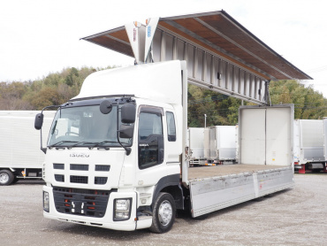いすゞ ギガ ウイング車 大型 QKG-CYJ77A 年式 H26[写真02]