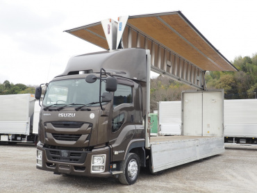 いすゞ ギガ ウイング車 大型 QPG-CYJ77B 年式 H28[写真02]