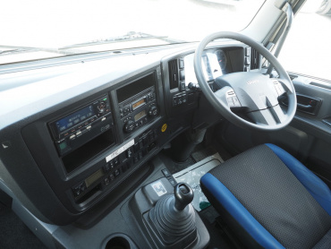 いすゞ ギガ 冷凍バン 大型 QPG-CYJ77B 年式 H28[写真23]