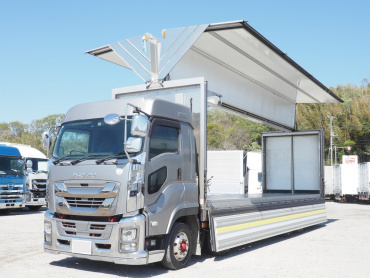 いすゞ ギガ 冷凍ウイング 大型 2PG-CYJ77C 年式 H30[写真03]