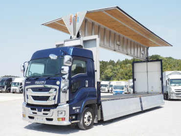 いすゞ ギガ ウイング車 大型 2PG-CYJ77C 年式 H30[写真02]
