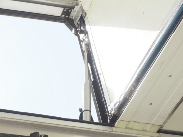 いすゞ ギガ 冷凍ウイング 大型 QKG-CYJ77B 年式 H29[写真19]