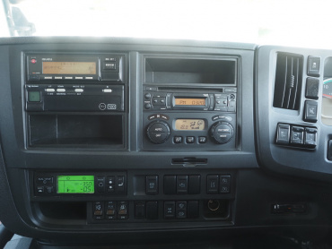 いすゞ ギガ 冷凍ウイング 大型 QKG-CYJ77B 年式 H29[写真34]