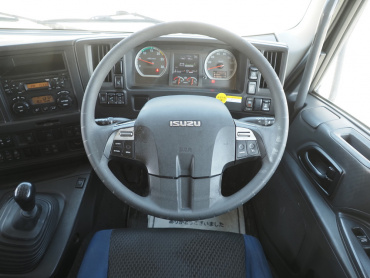 いすゞ ギガ 冷凍ウイング 大型 QKG-CYJ77B 年式 H29[写真32]