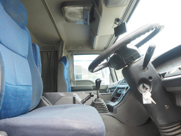 いすゞ ギガ ウイング車 大型 LKG-CYJ77A 年式 H23[写真28]