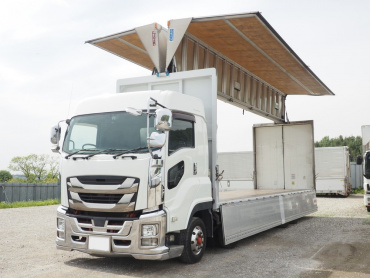 いすゞ ギガ ウイング車 大型 QKG-CYJ77B 年式 H28[写真02]