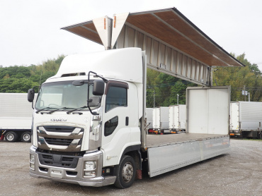 いすゞ ギガ ウイング車 大型 QKG-CYJ77B 年式 H29[写真02]
