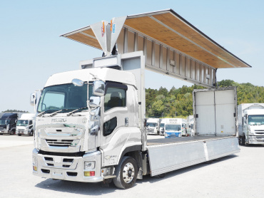 いすゞ ギガ ウイング車 大型 2PG-CYJ77C 年式 H30[写真02]