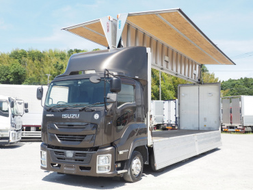 いすゞ ギガ ウイング車 大型 QPG-CYJ77B 年式 H28[写真02]