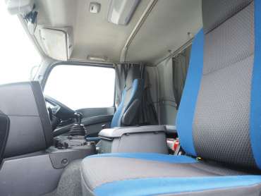 いすゞ ギガ 冷凍バン 大型 QPG-CYJ77B 年式 H29[写真28]