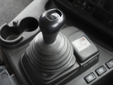 いすゞ ギガ 冷凍バン 大型 QPG-CYJ77B 年式 H29[写真24]