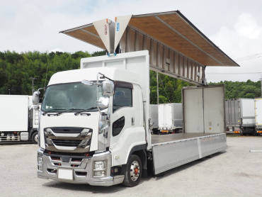 いすゞ ギガ ウイング車 大型 QKG-CYJ77B 年式 H28[写真02]