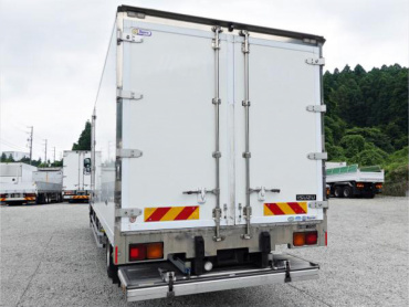 いすゞ フォワード 冷凍バン 中型 TKG-FRR90S2 年式 H27 [写真02]