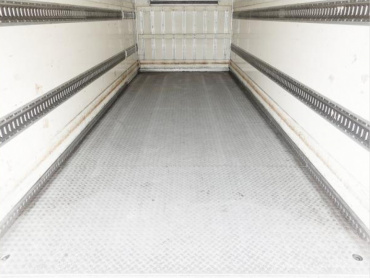 いすゞ フォワード 冷凍バン 中型 TKG-FRR90S2 年式 H27 [写真03]