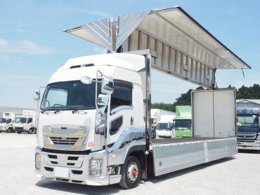 いすゞ ギガ ウイング車 大型 QKG-CYJ77B 年式 H29[写真02]